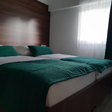 Apartments And Rooms Villa Majestic Bihac Bagian luar foto