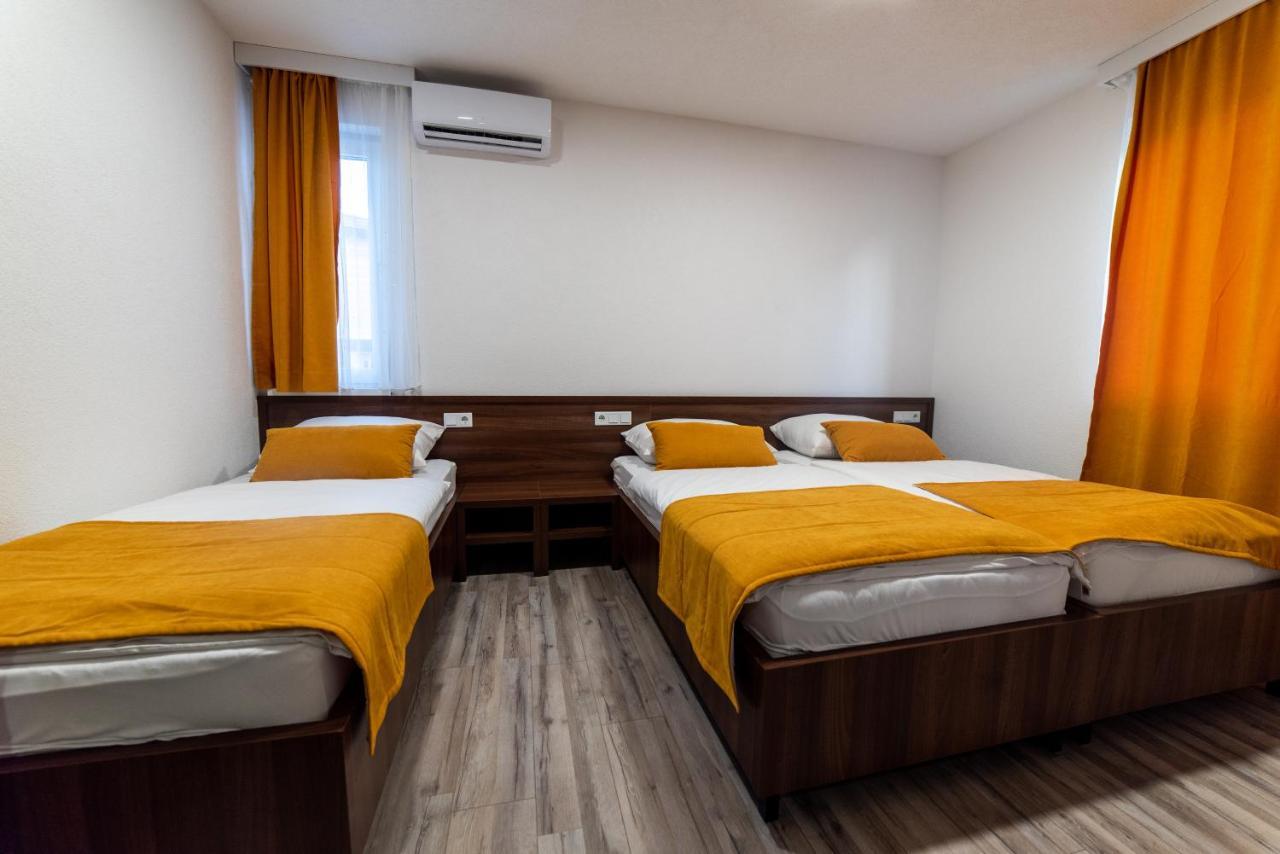 Apartments And Rooms Villa Majestic Bihac Bagian luar foto