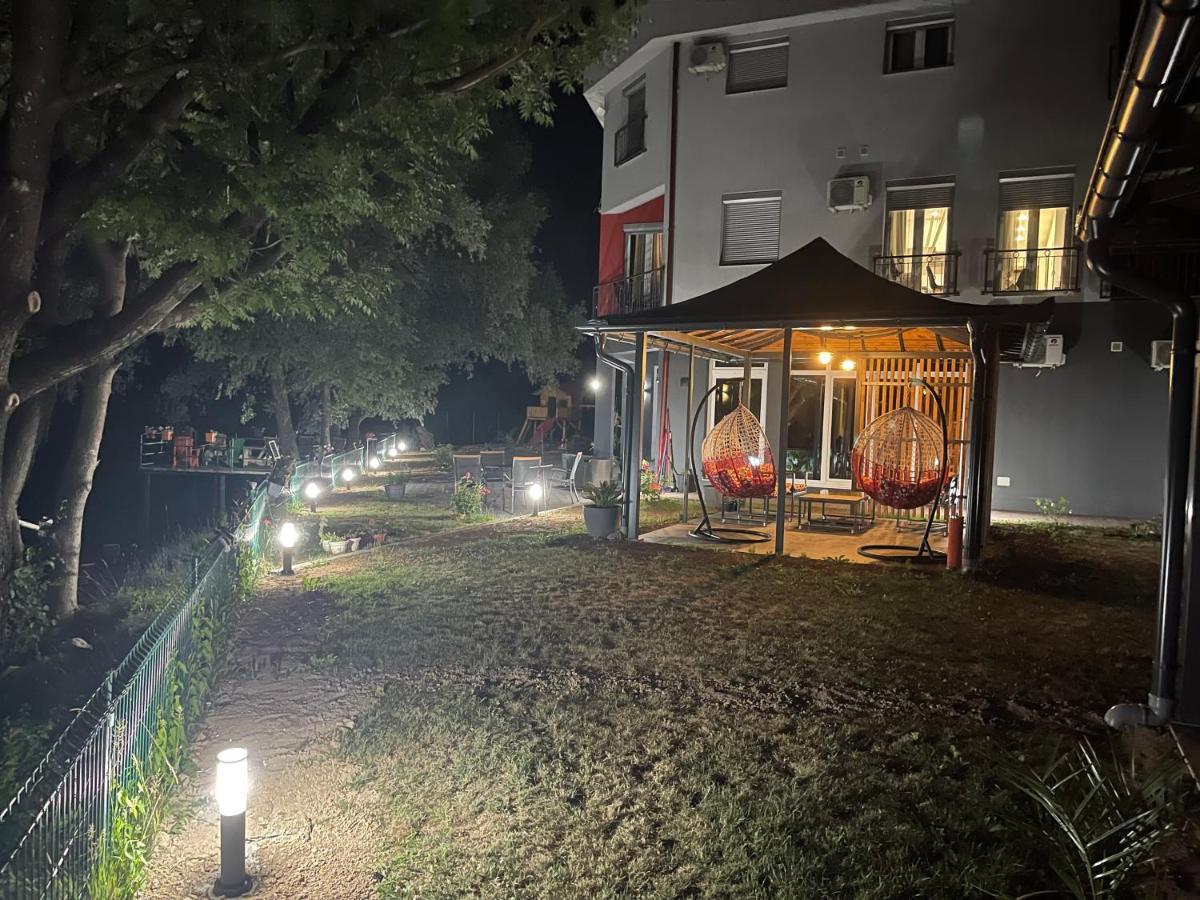 Apartments And Rooms Villa Majestic Bihac Bagian luar foto