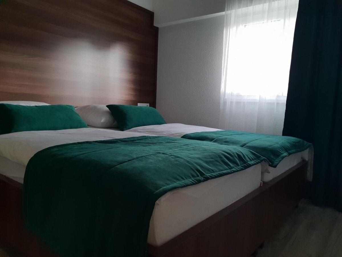 Apartments And Rooms Villa Majestic Bihac Bagian luar foto