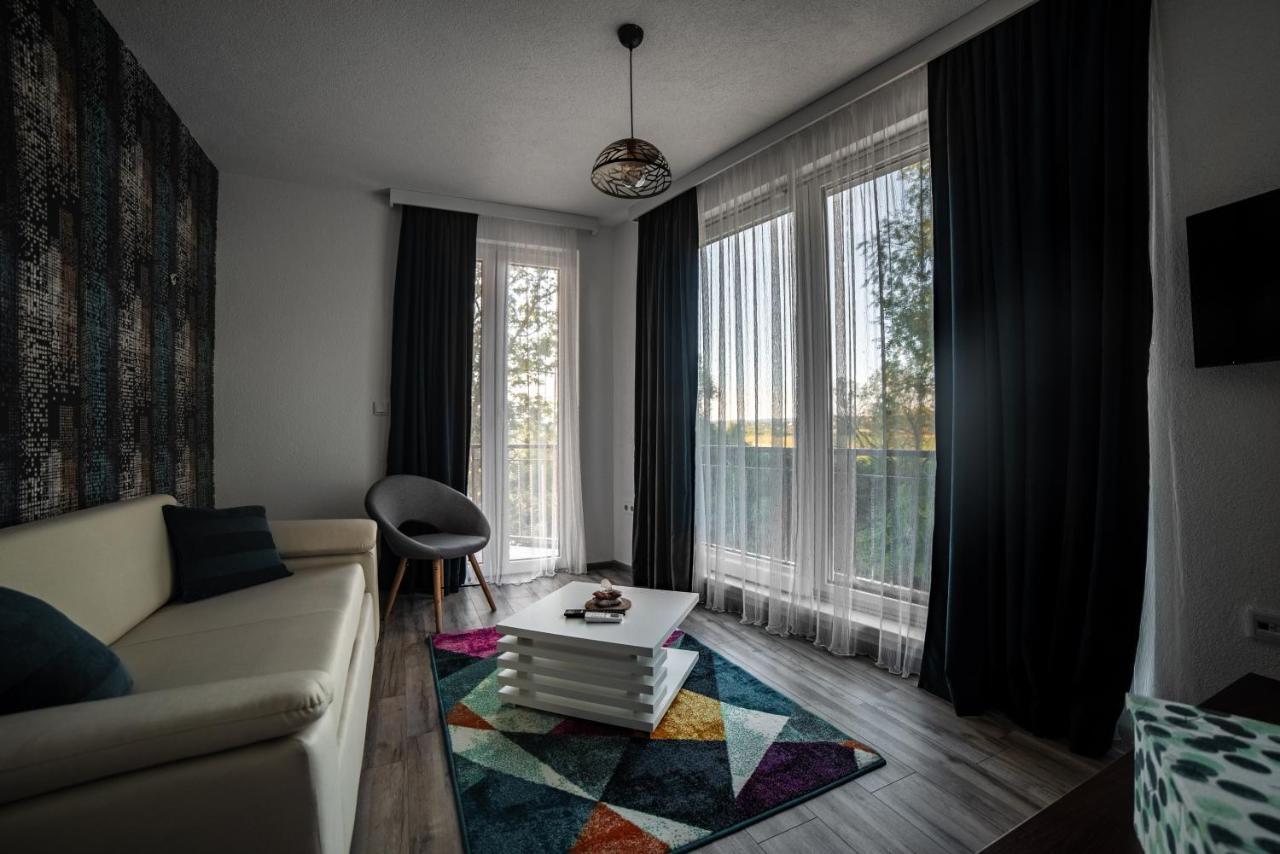 Apartments And Rooms Villa Majestic Bihac Bagian luar foto