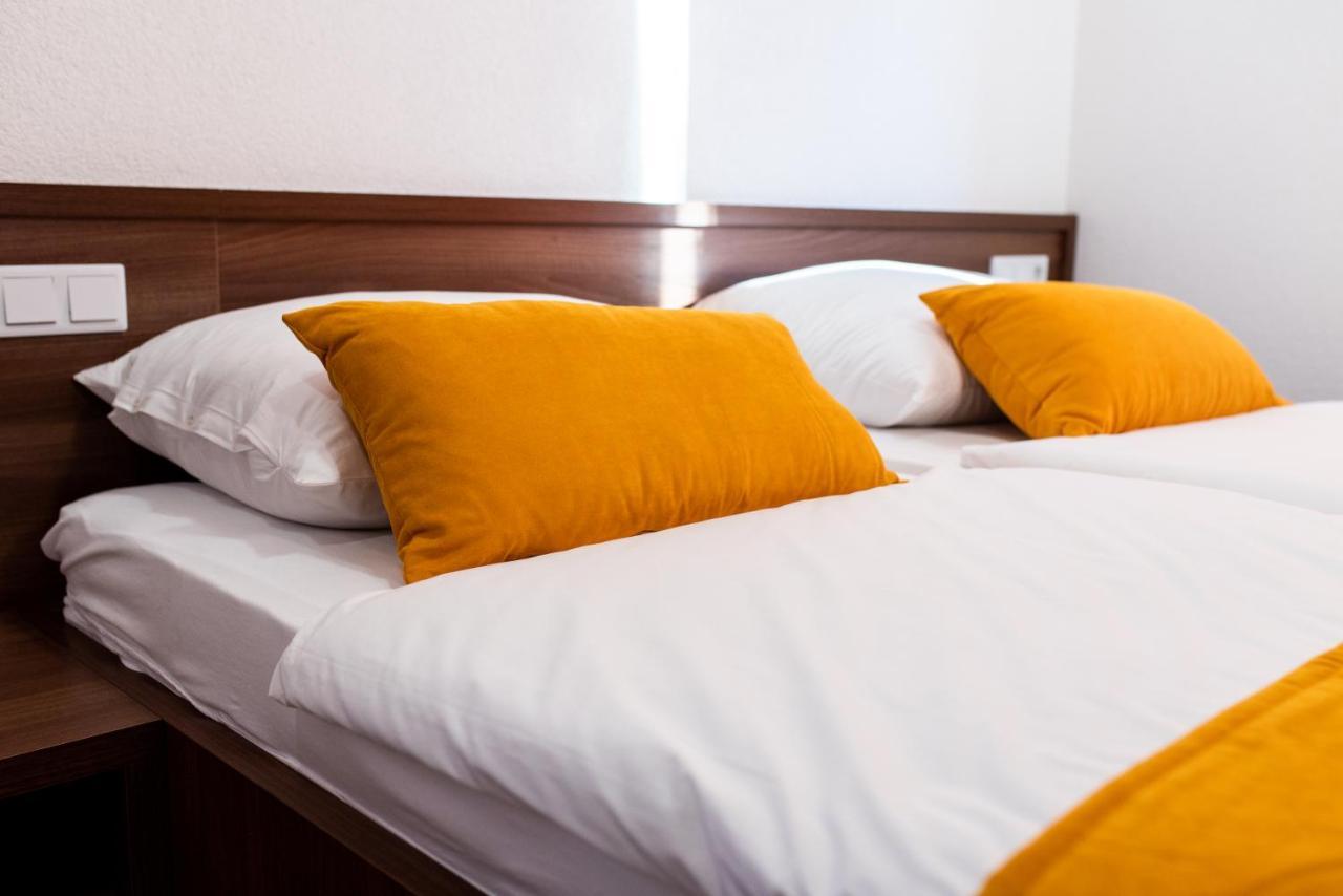 Apartments And Rooms Villa Majestic Bihac Bagian luar foto