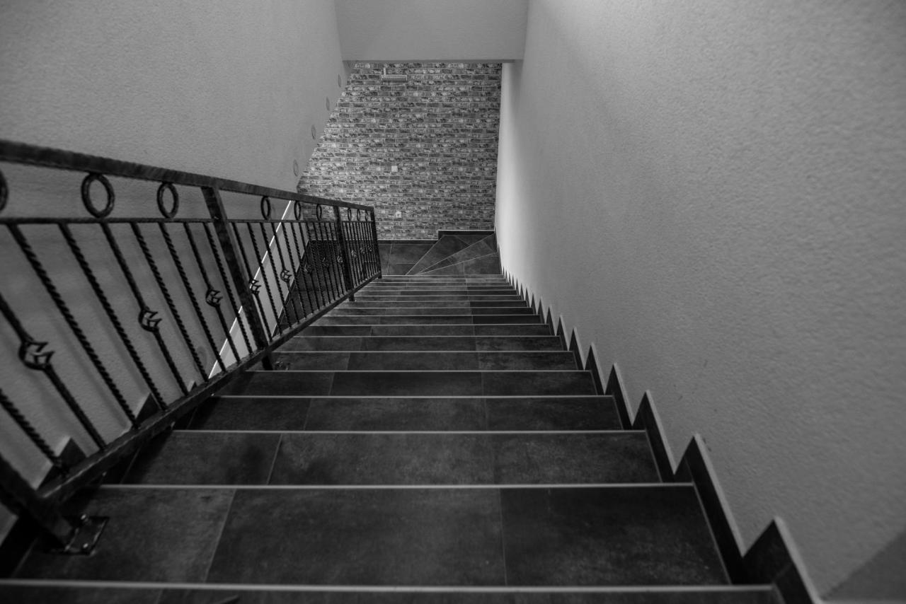 Apartments And Rooms Villa Majestic Bihac Bagian luar foto