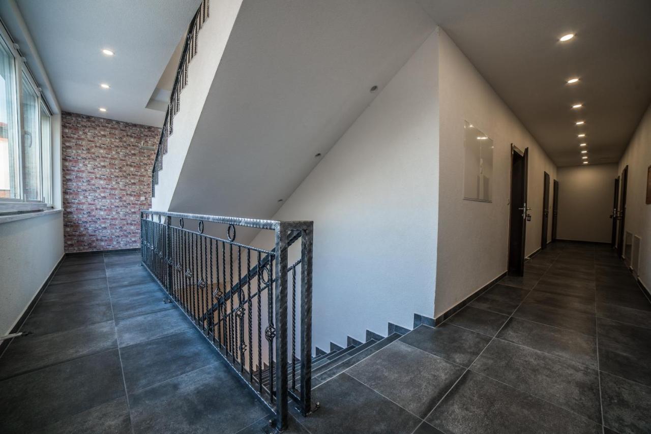 Apartments And Rooms Villa Majestic Bihac Bagian luar foto