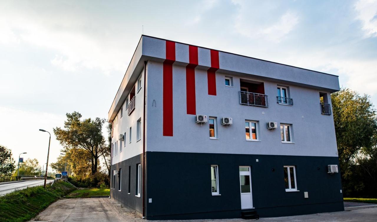 Apartments And Rooms Villa Majestic Bihac Bagian luar foto